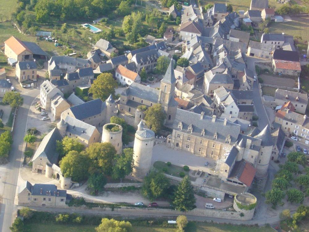 Maison Avec Veranda Proche Du Centre Ville Rignac  Bagian luar foto